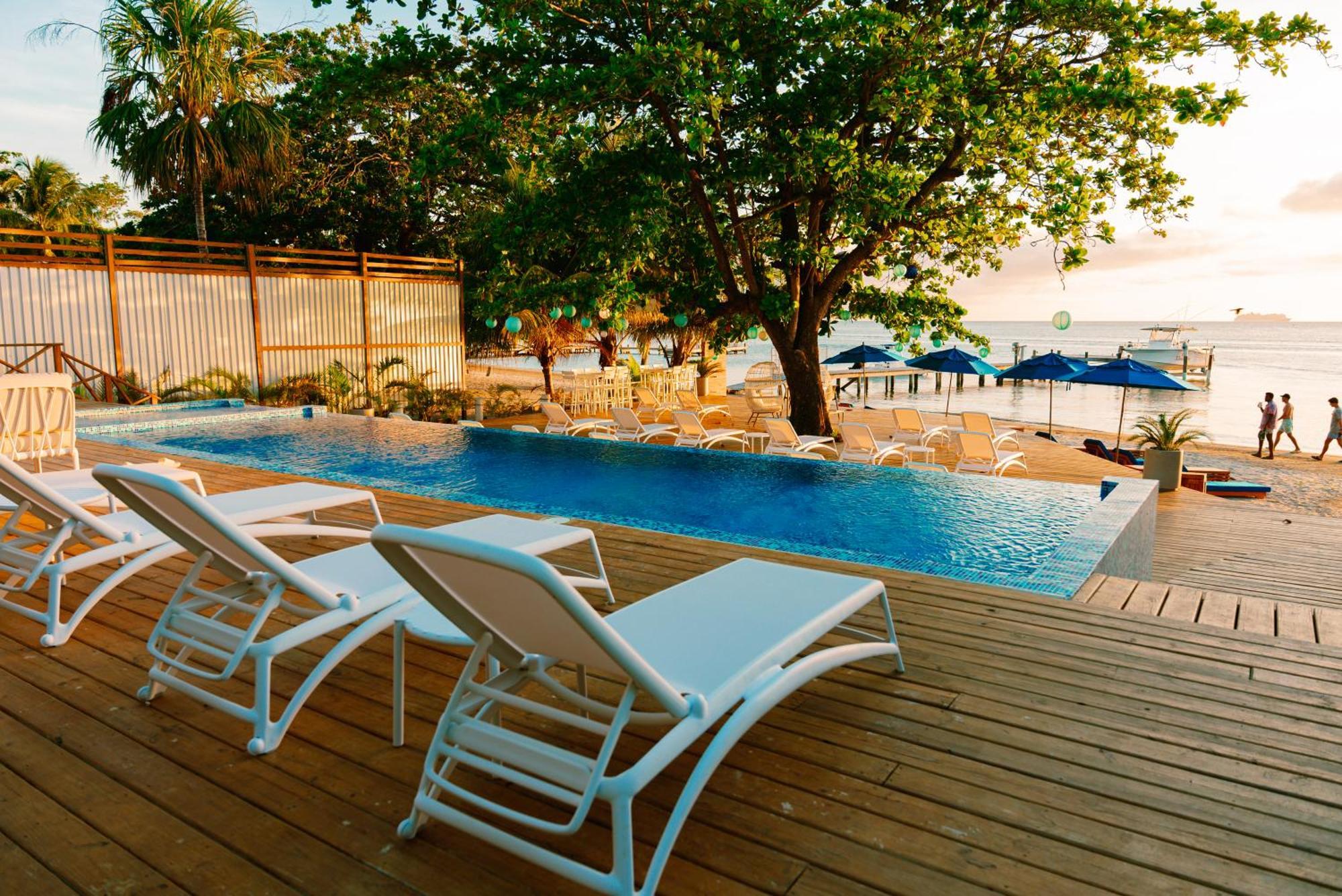Blue Roatan Resort West Bay Bagian luar foto